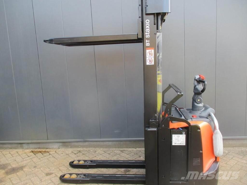 Toyota SPE160L Käyden ajettavat pinoamistrukit