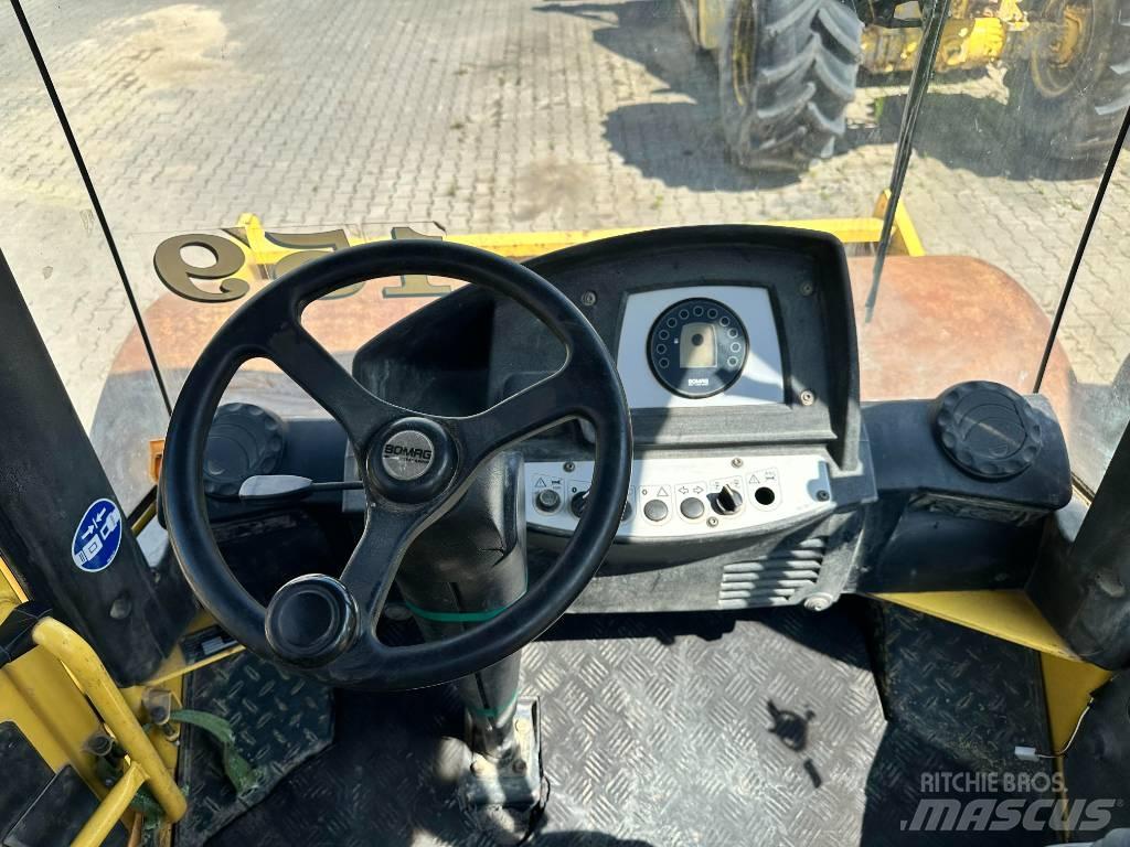 Bomag BW 211 D-4 Yksivalssijyrät