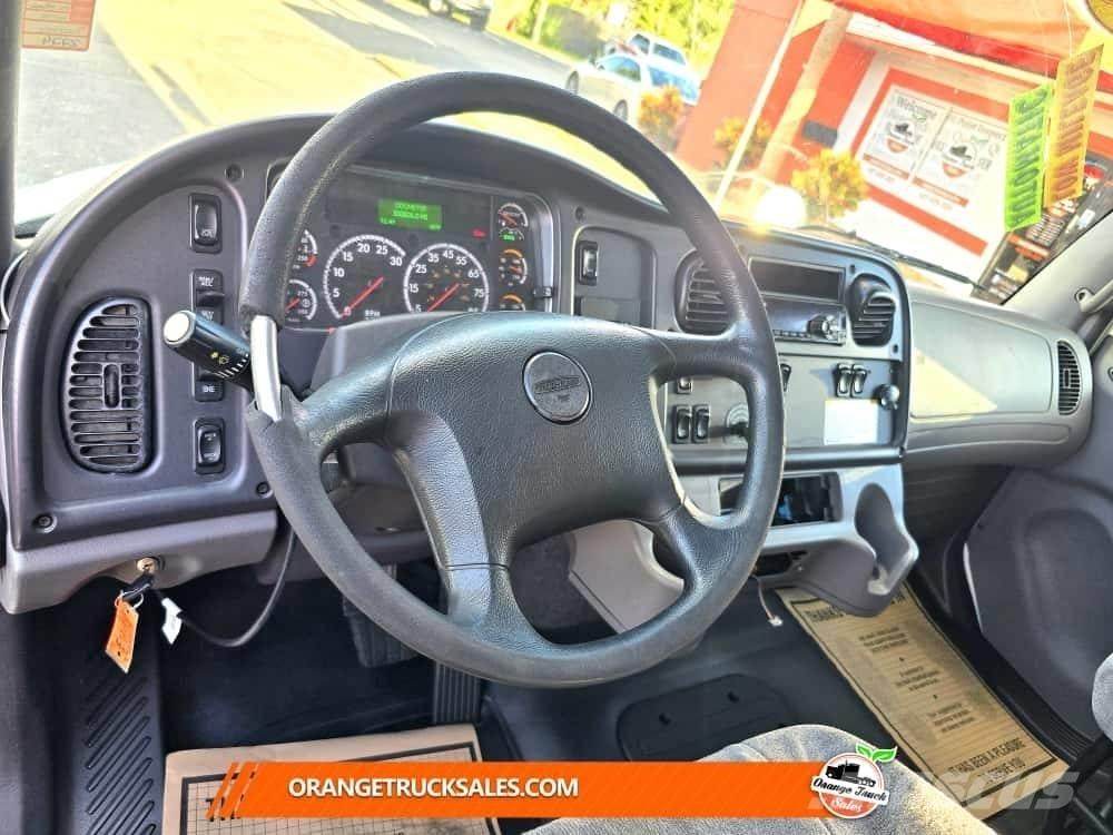 Freightliner M2 106 Kylmä-/Lämpökori kuorma-autot