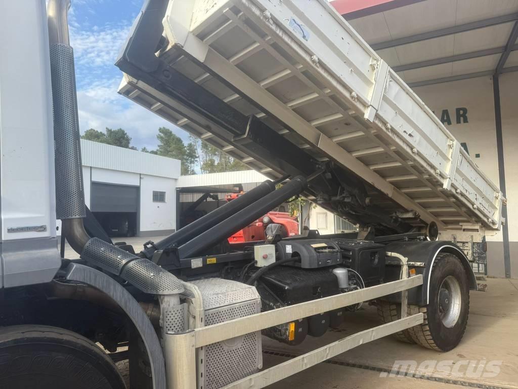 Mercedes-Benz 1833 Koukkulava kuorma-autot