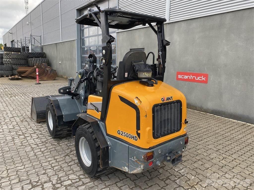 GiANT G2500HD Yleiskuormaajat