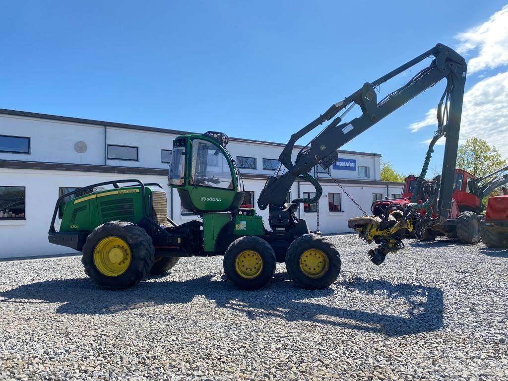 John Deere 1170 E Harvesterit