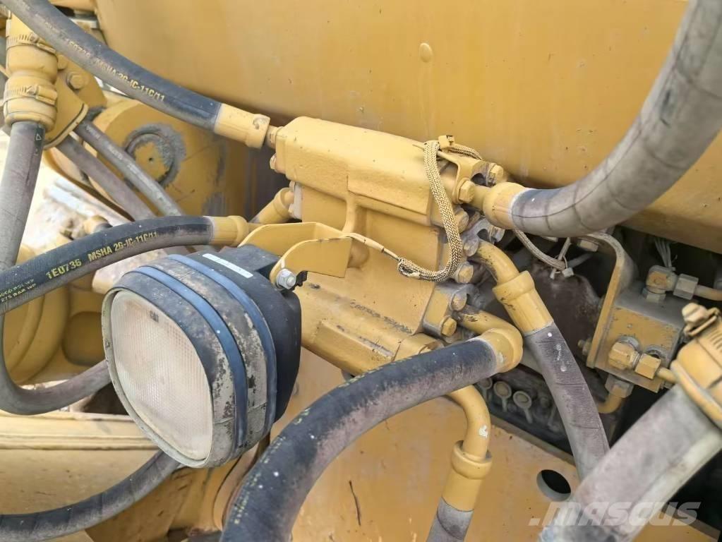 CAT D 8 T Telaketjupuskutraktorit