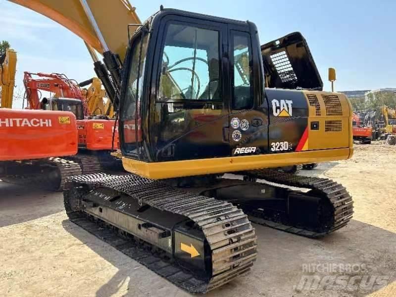 CAT 323 D Telakaivukoneet