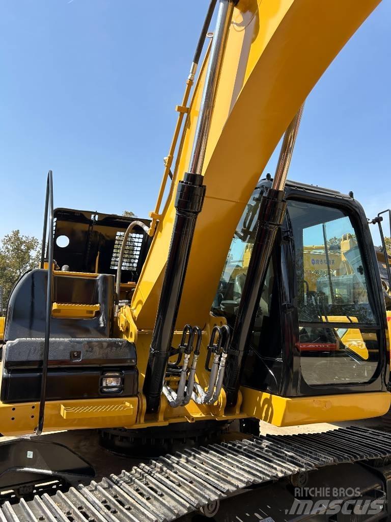 CAT 323 D Telakaivukoneet