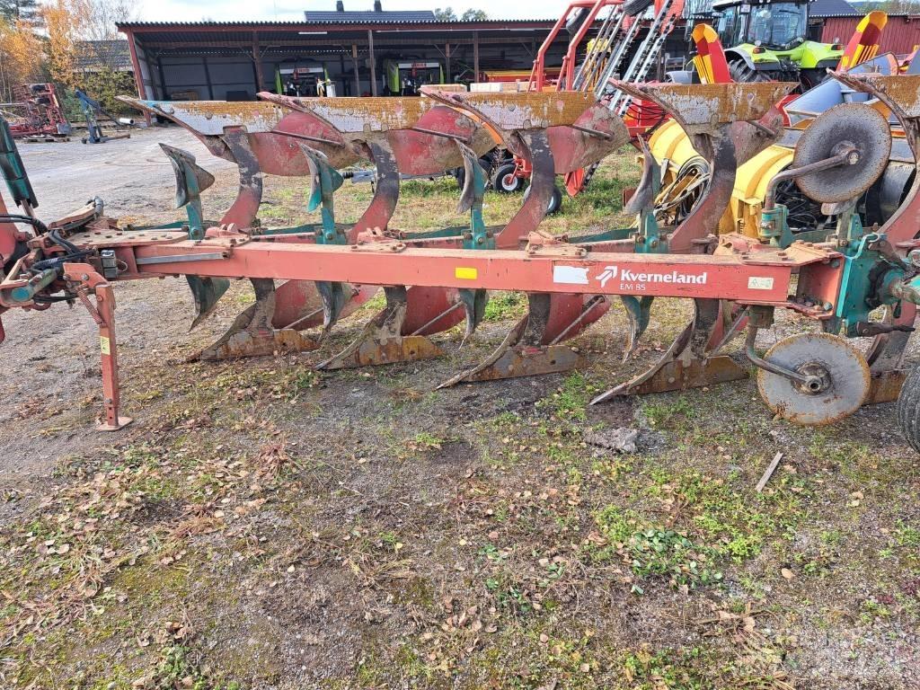 Kverneland em 85-200 Paluuaurat