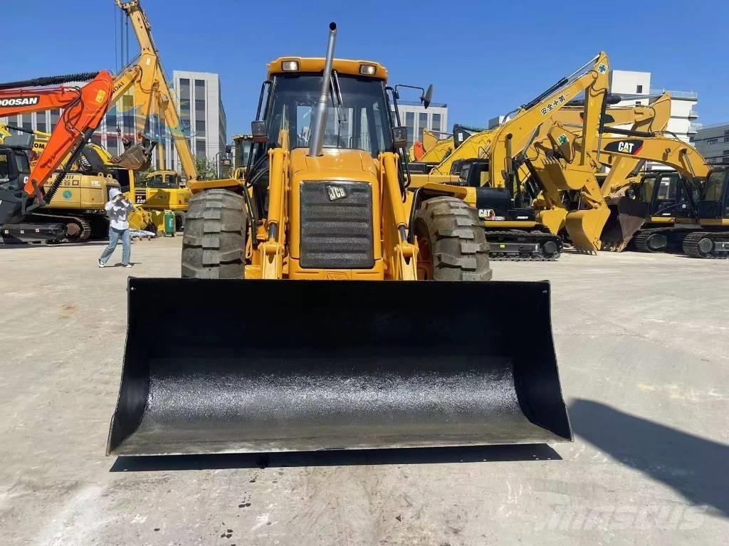 JCB 4 CX Kaivurikuormaajat