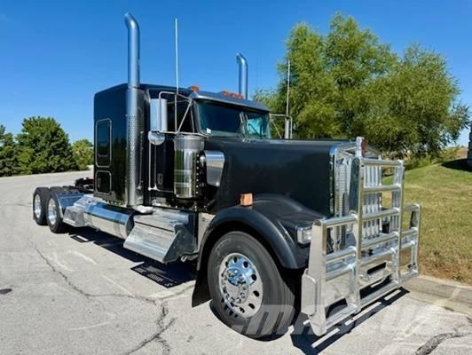 Kenworth W 900 Vetopöytäautot