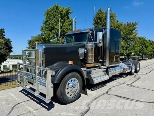 Kenworth W 900 Vetopöytäautot