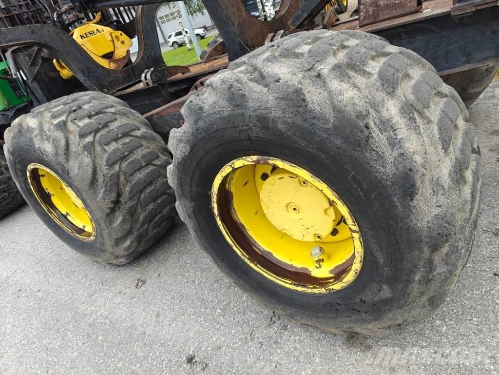 John Deere 1270 E Harvesterit