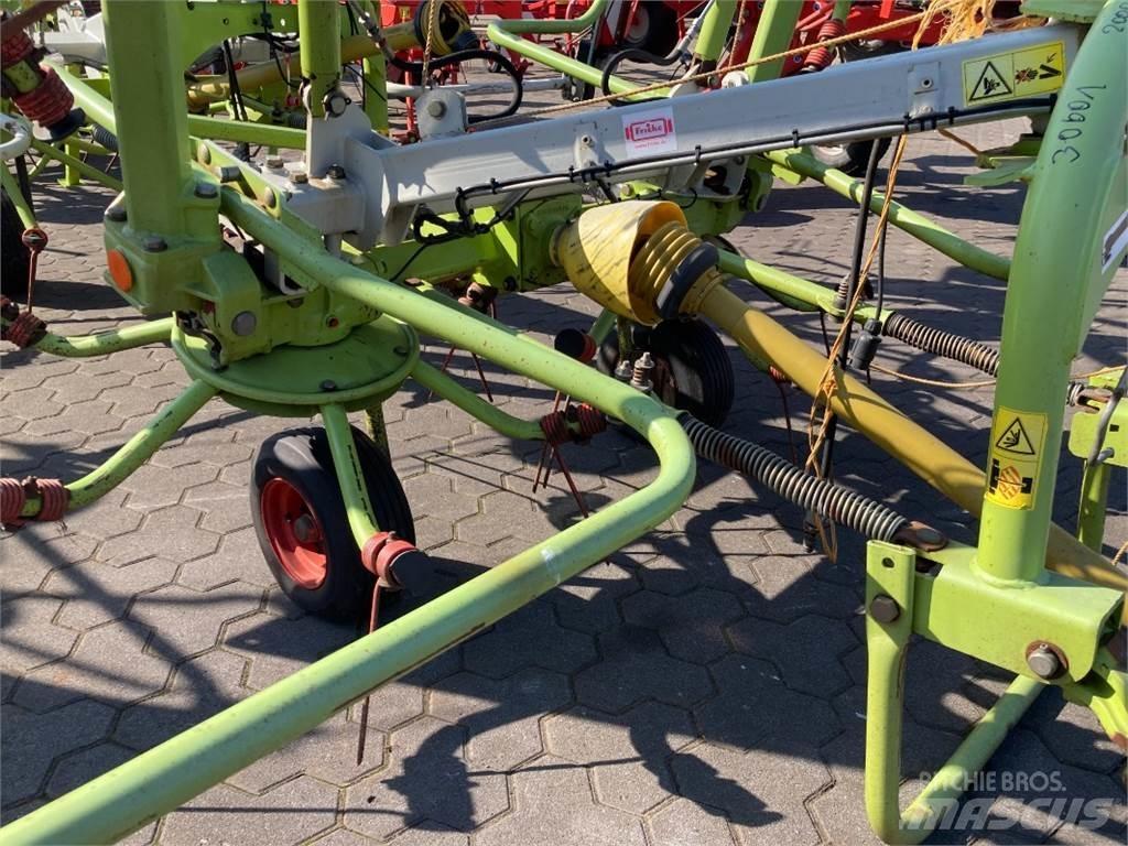 CLAAS Volto 670 Pöyhimet ja haravat