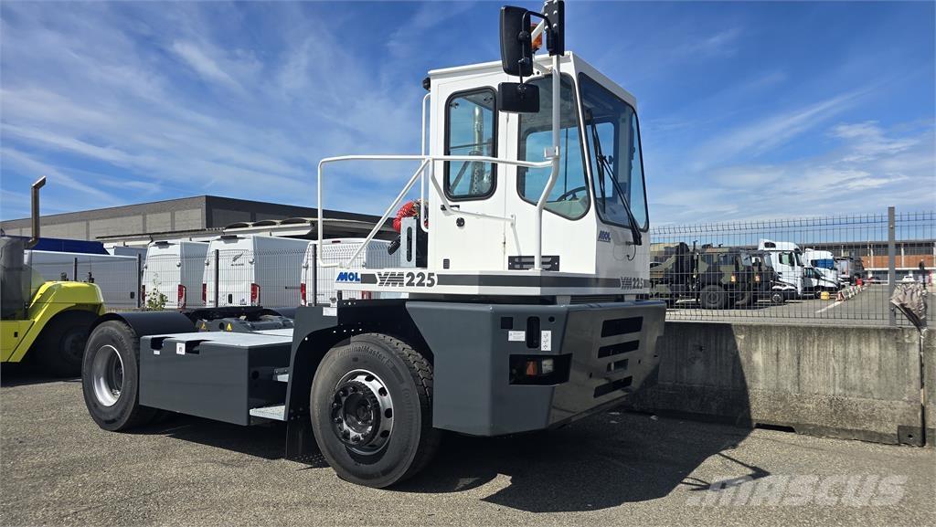 MOL YM225 Terminaalitraktorit