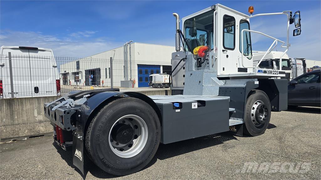 MOL YM225 Terminaalitraktorit