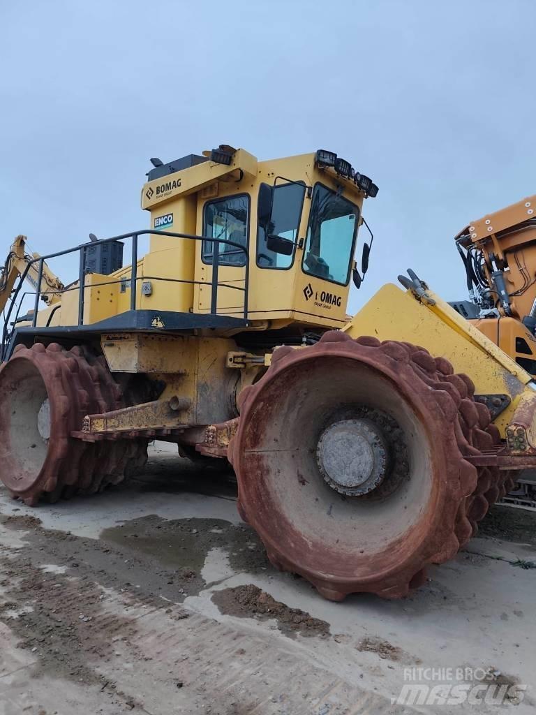 Bomag BC 972 RB Kaatopaikkajyrät
