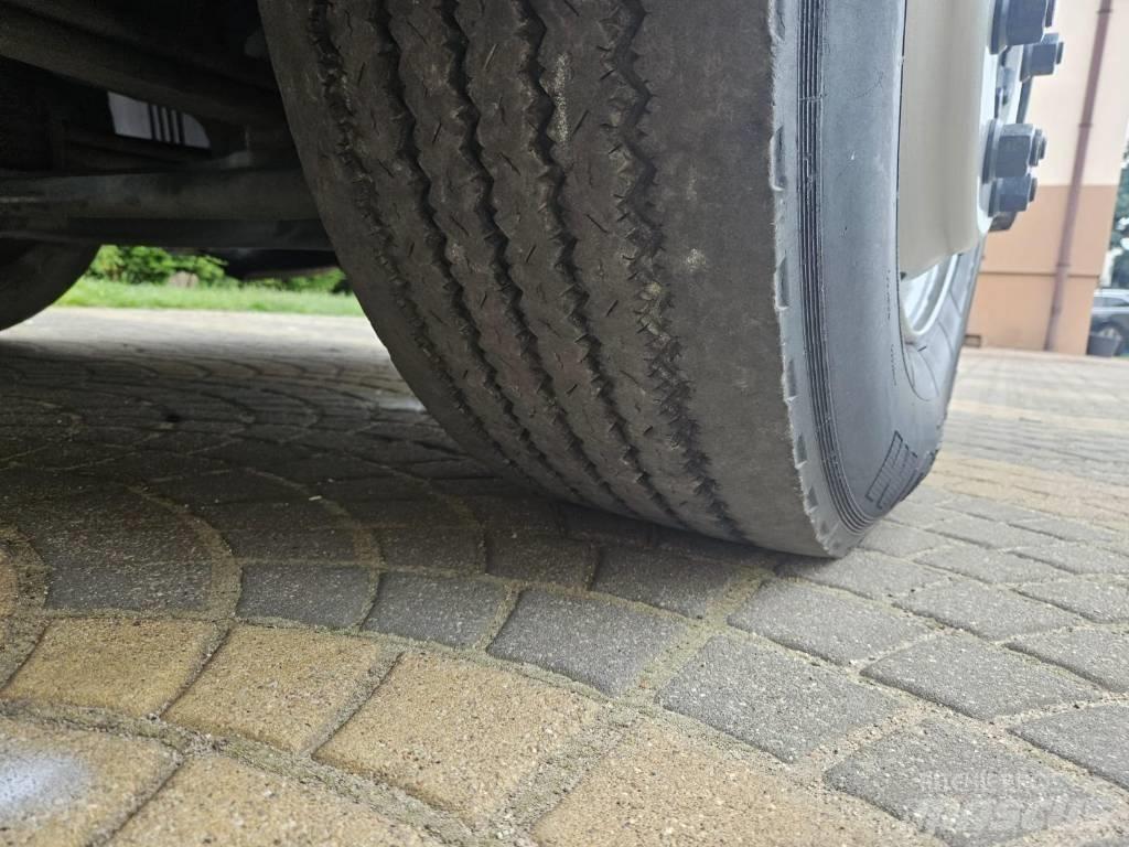 Scania 124 L 420 Vetopöytäautot