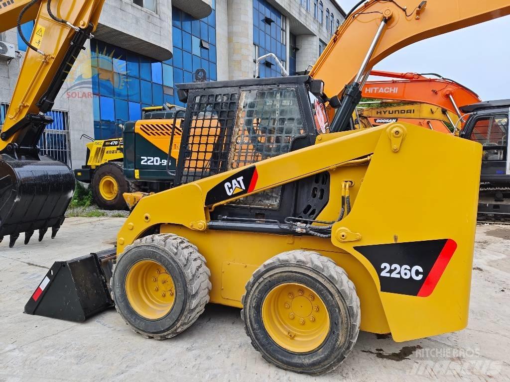 CAT 226c Liukuohjatut kuormaajat