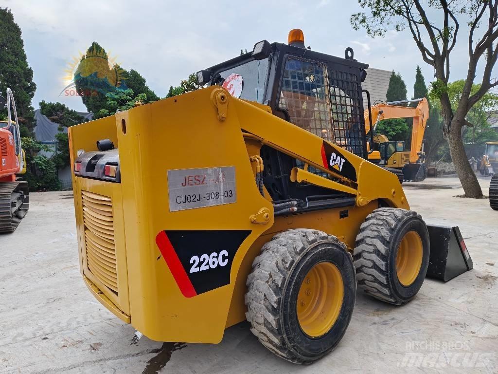 CAT 226c Liukuohjatut kuormaajat