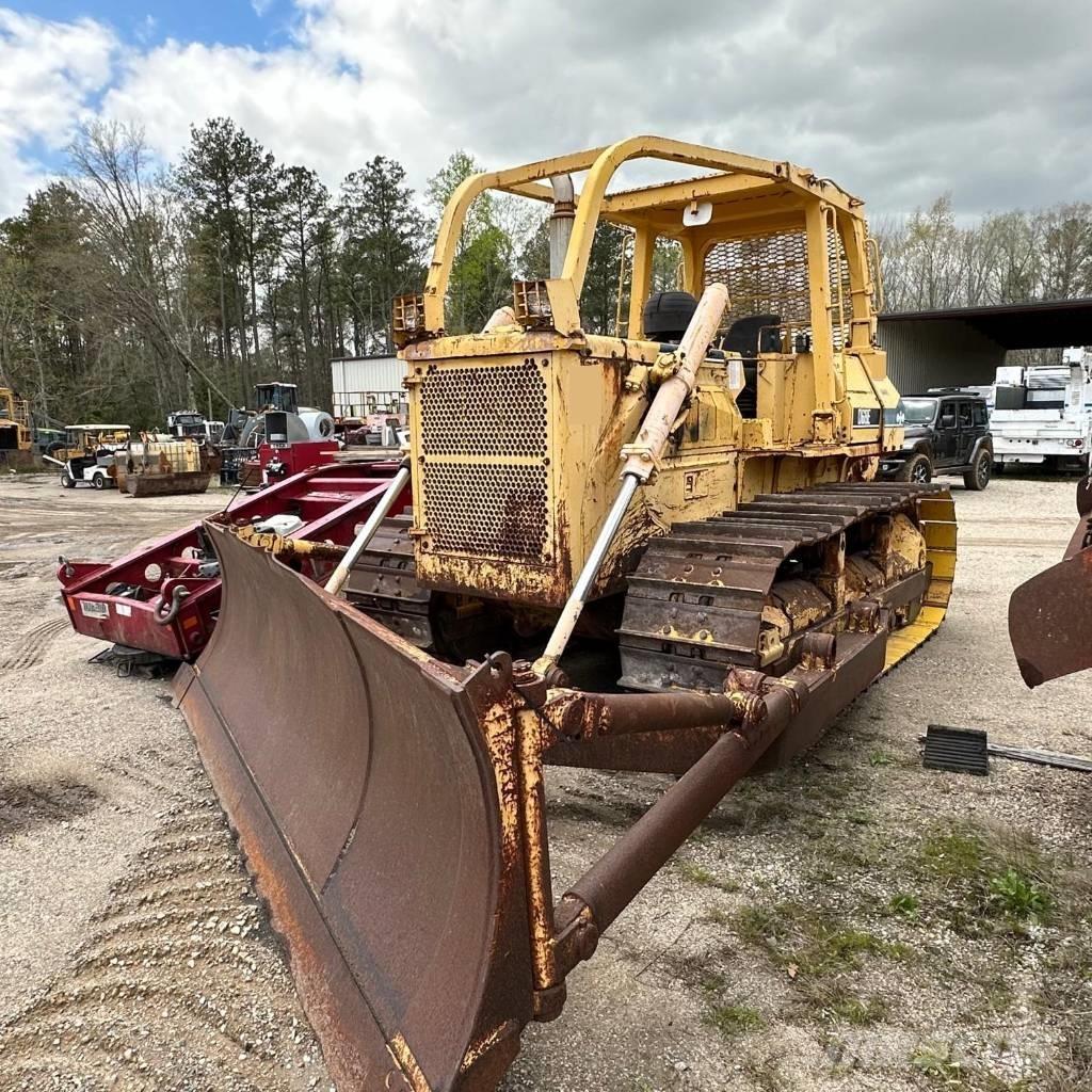 Komatsu D 68 E-1 Telaketjupuskutraktorit