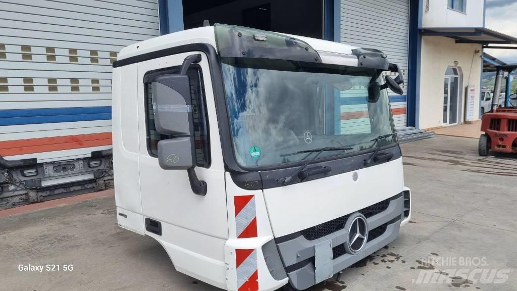 Mercedes-Benz CABIN Ohjaamot ja sisustat
