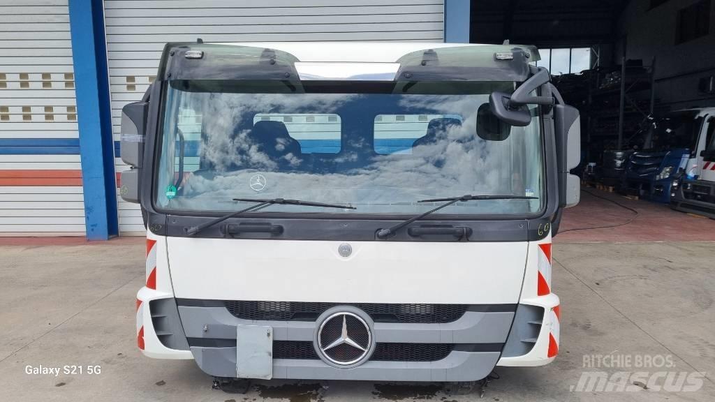 Mercedes-Benz CABIN Ohjaamot ja sisustat