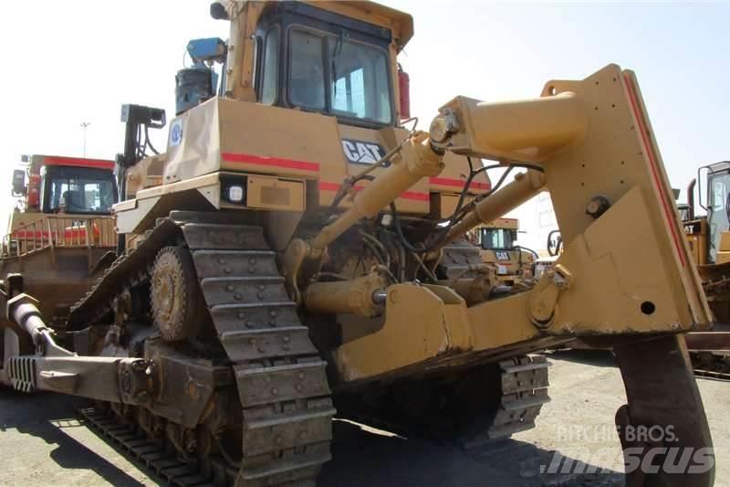 CAT D9R Telaketjupuskutraktorit
