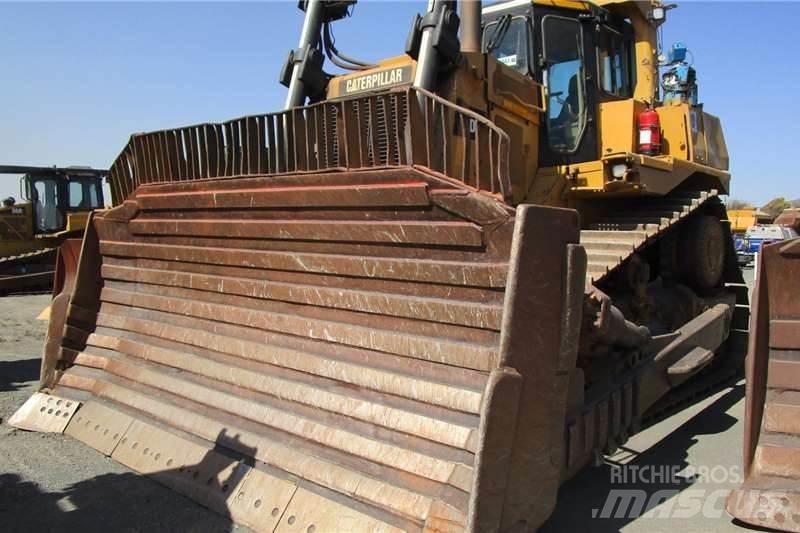 CAT D9R Telaketjupuskutraktorit