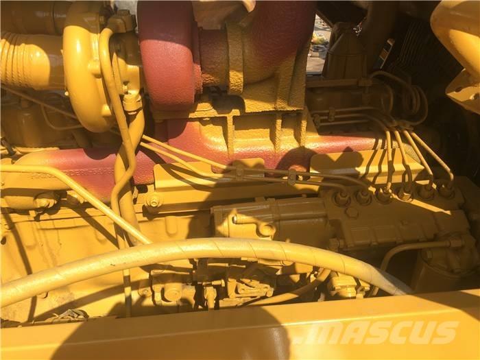 CAT D 6 D Telaketjupuskutraktorit