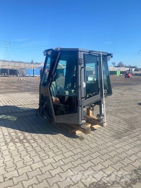 CASE D 1650 NEW CAB Ohjaamo ja sisusta