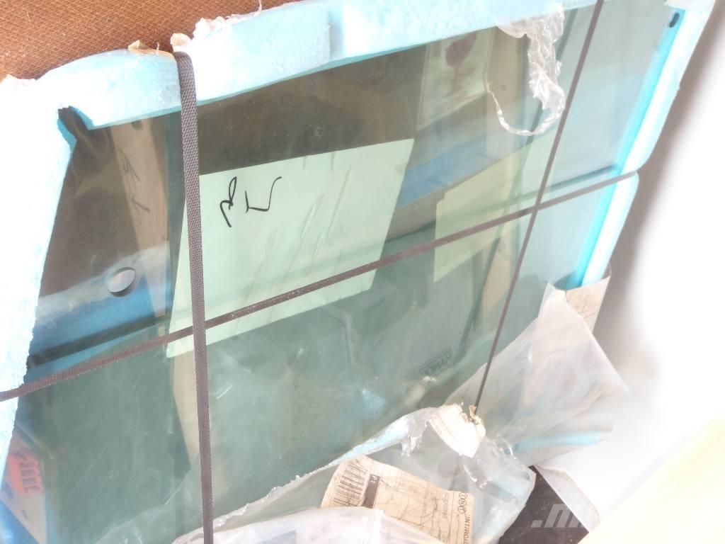 Fermec 860 Ohjaamo ja sisusta