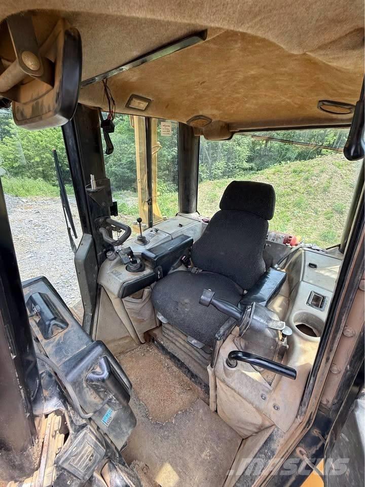 CAT D 6 N XL Telaketjupuskutraktorit