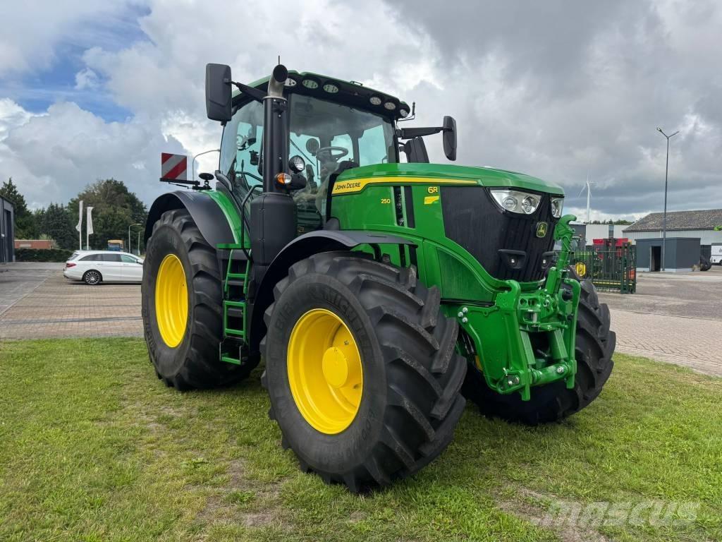 John Deere 6R 250 Traktorit