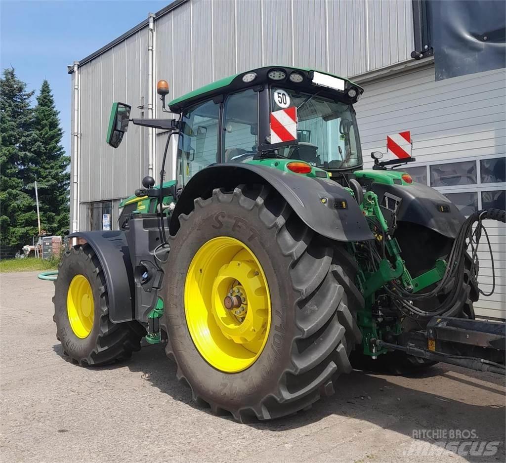 John Deere 6R 215 Traktorit