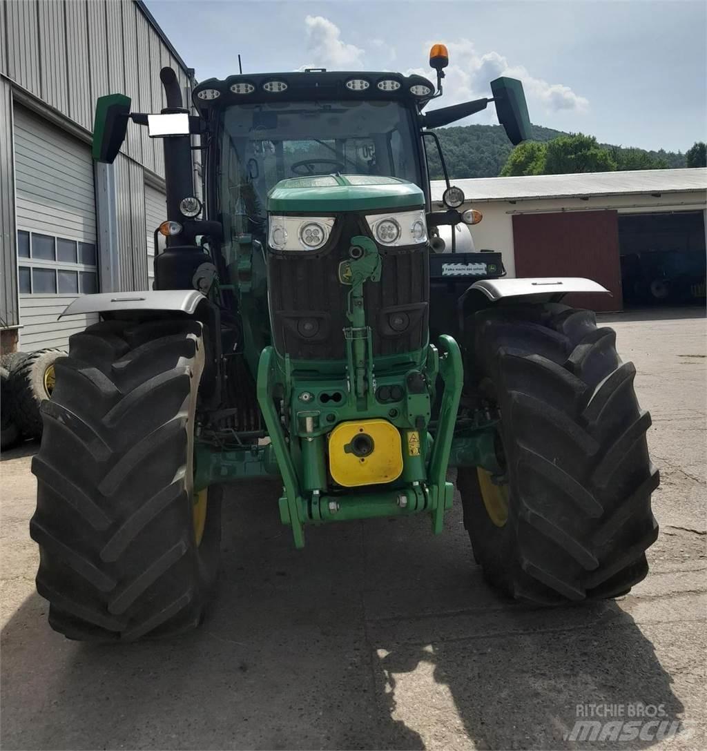 John Deere 6R 215 Traktorit