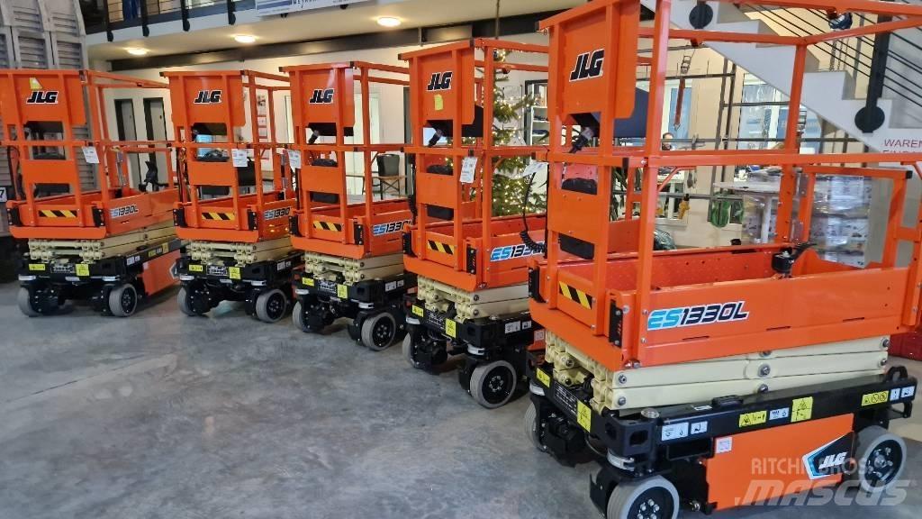 JLG ES 1330 L Saksilavat