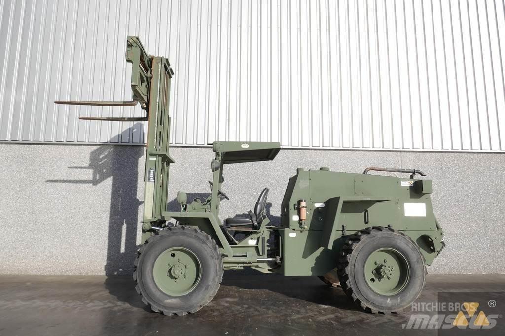 CASE M4K Ex-army Maastotrukit