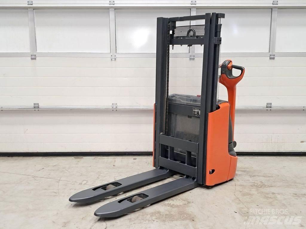Linde L10B Käyden ajettavat pinoamistrukit