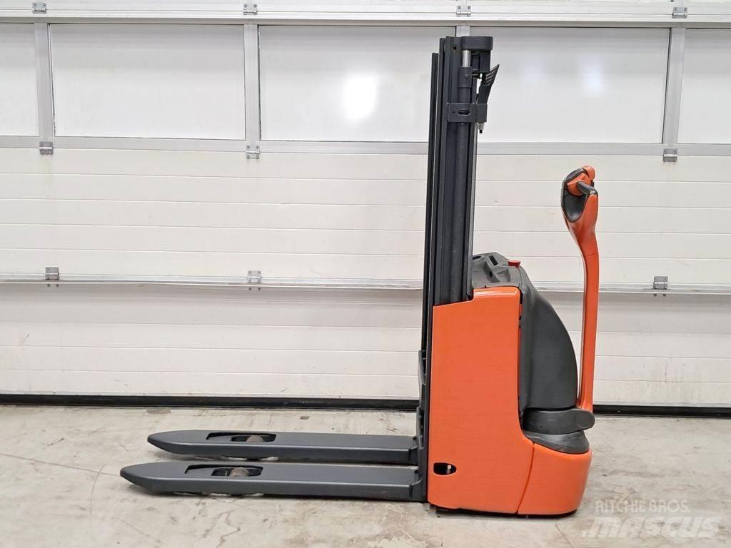 Linde L10B Käyden ajettavat pinoamistrukit