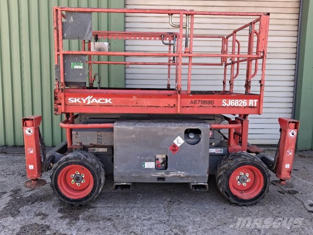 SkyJack SJ 6826 RT Saksilavat