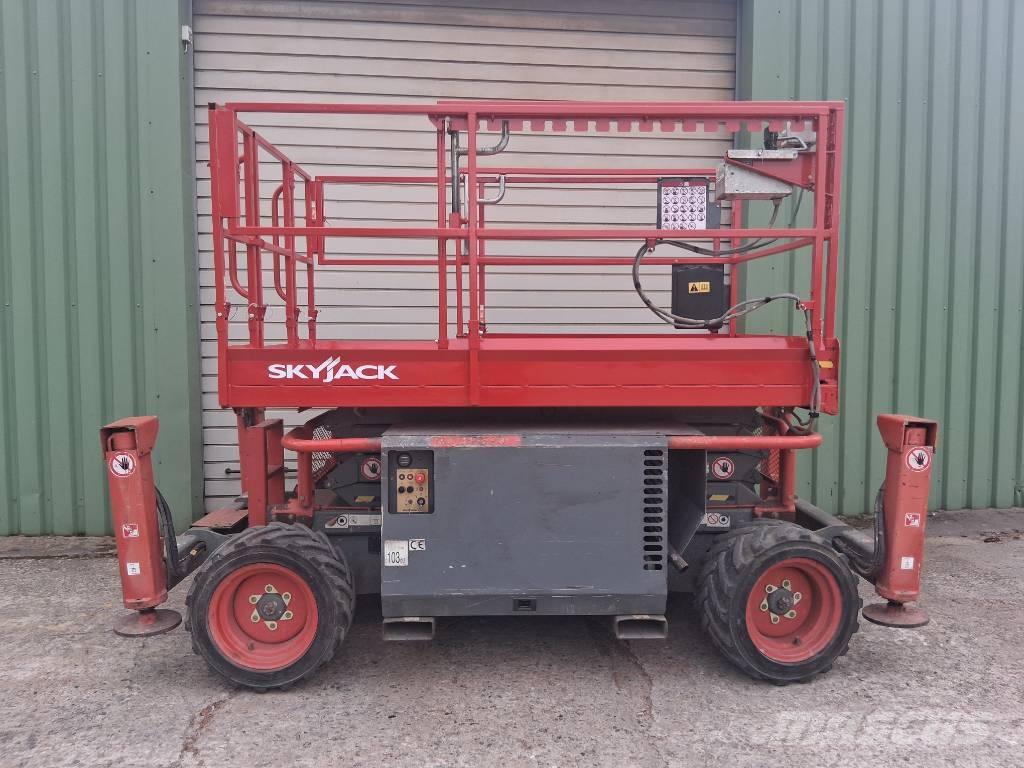 SkyJack SJ 6826 RT Saksilavat