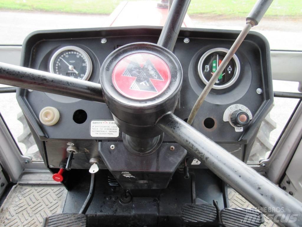 Massey Ferguson 690 Traktorit