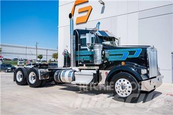 Kenworth W 900 Vetopöytäautot