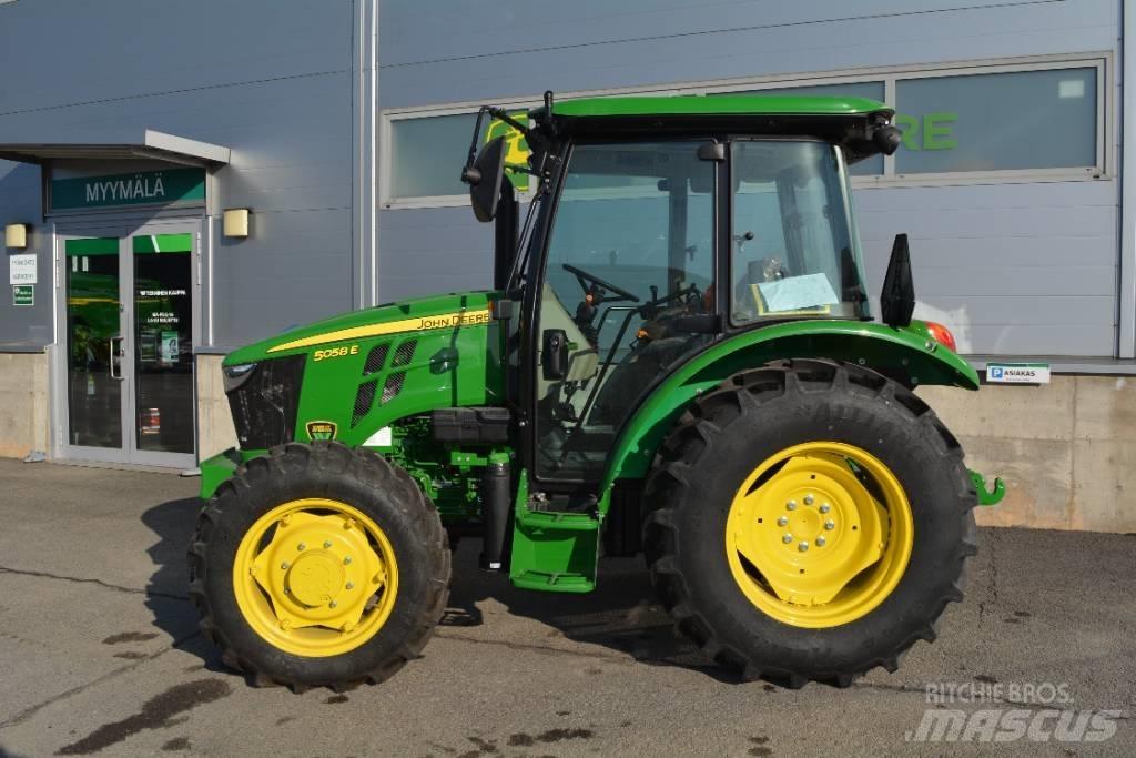 John Deere 5058E Traktorit