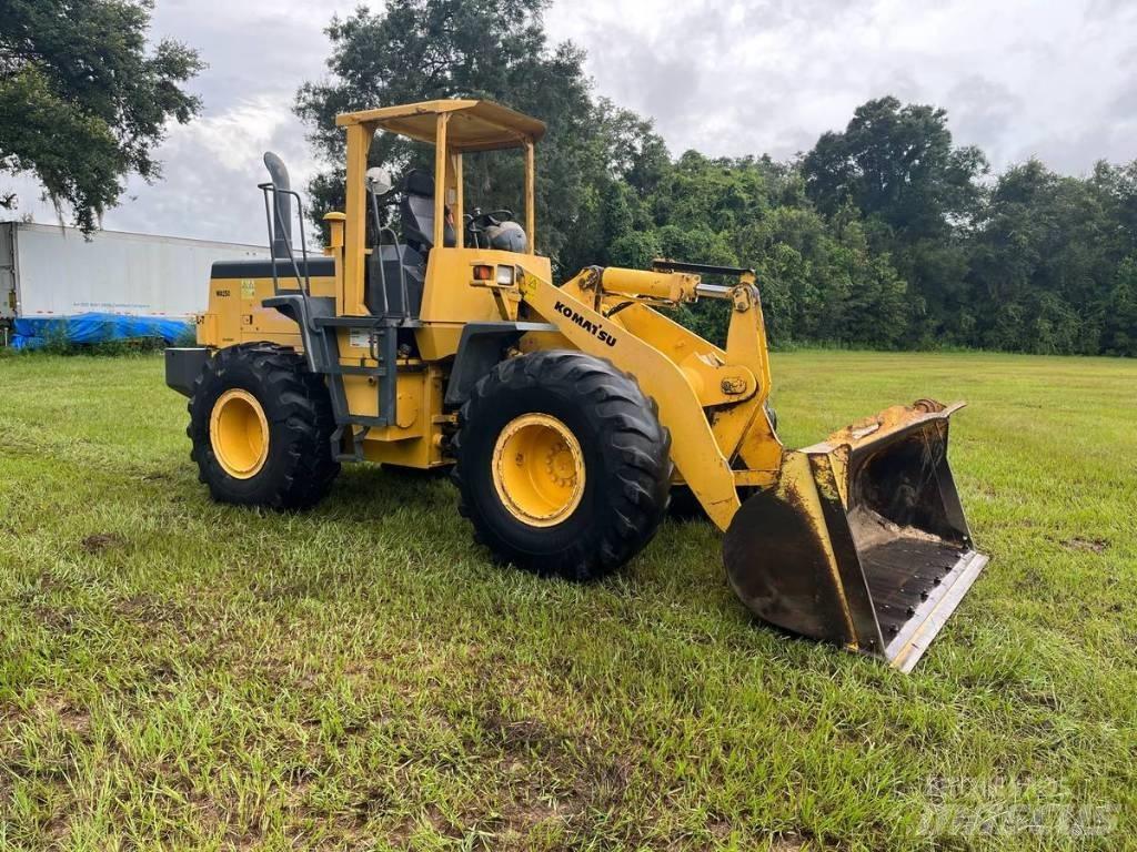 Komatsu WA 250-3L Pyöräkuormaajat