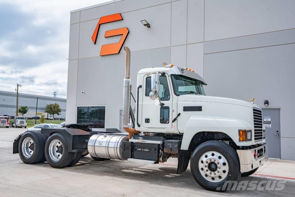 Mack Pinnacle 64T Vetopöytäautot