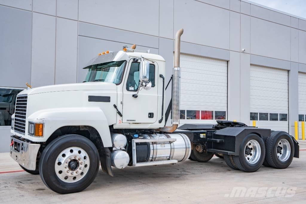Mack Pinnacle 64T Vetopöytäautot