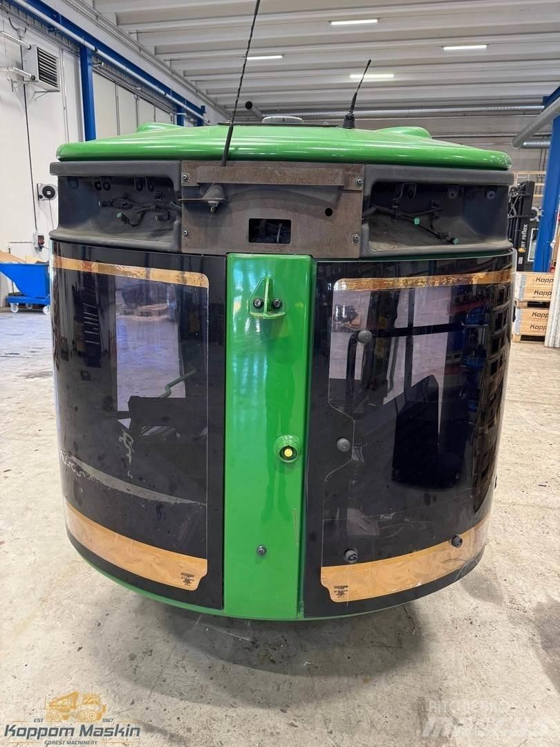 John Deere 1270E Ohjaamo ja sisusta