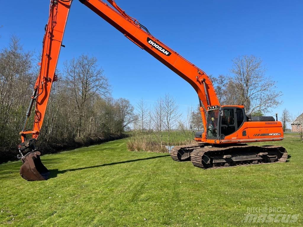 Doosan DX 300 Telakaivukoneet