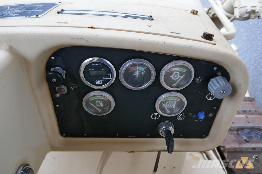 CAT D7G Ex-army Telaketjupuskutraktorit