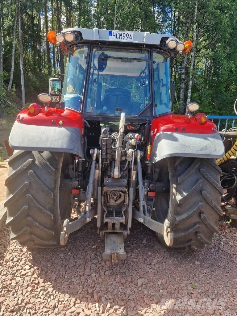 Massey Ferguson 5713 Traktorit