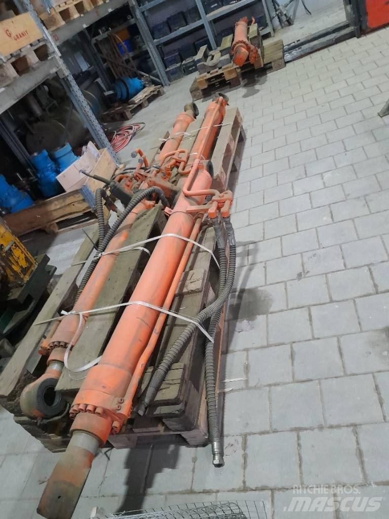 Hitachi ZX 210 Telakaivukoneet